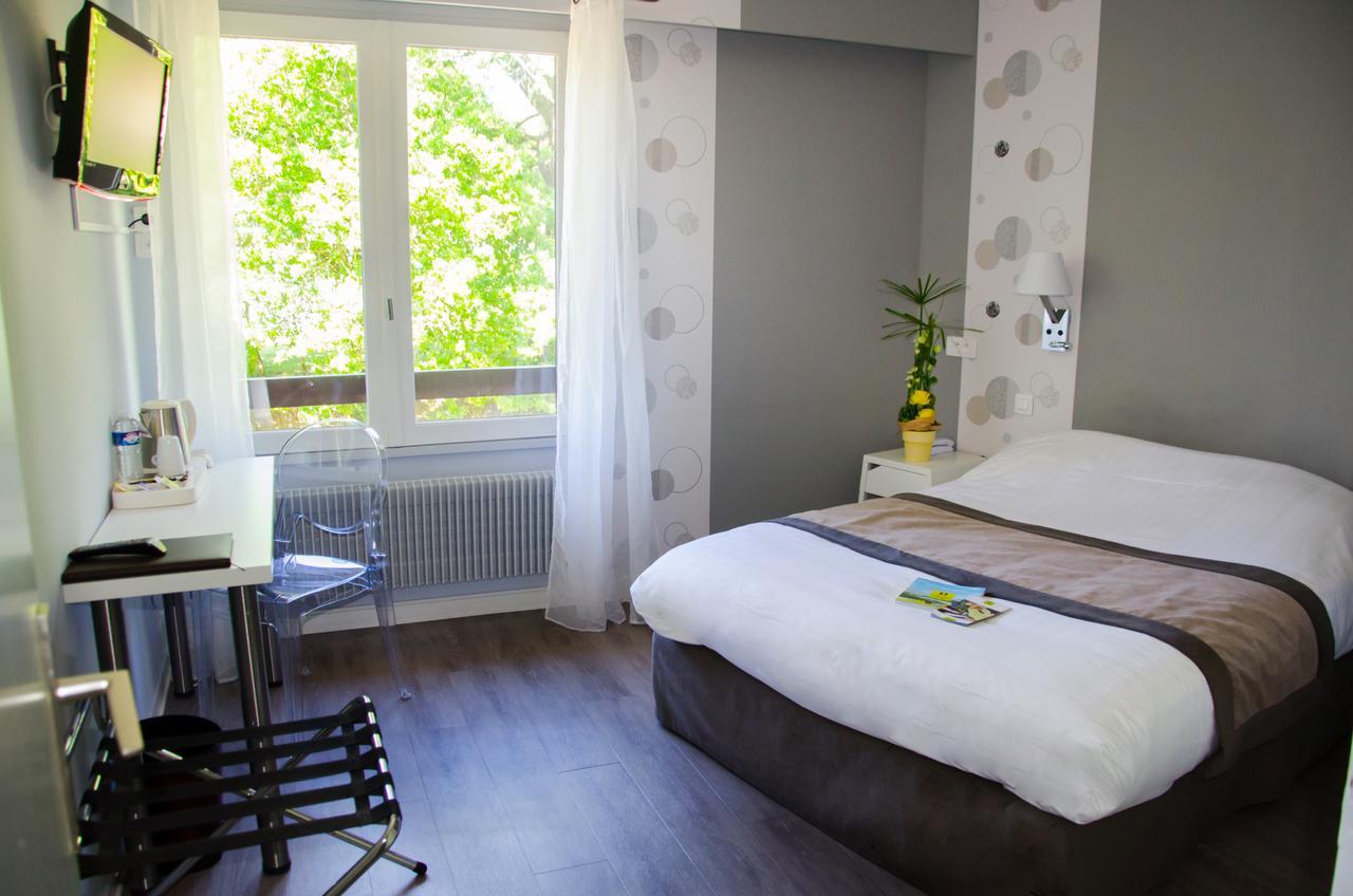 Logis Hotel De La Bruyere Pouzauges Kültér fotó