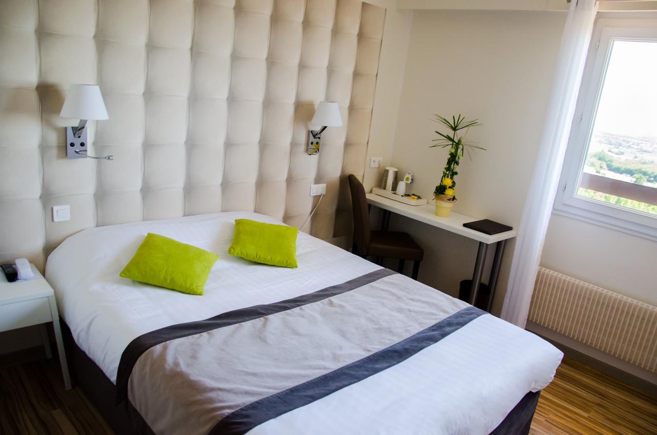 Logis Hotel De La Bruyere Pouzauges Kültér fotó